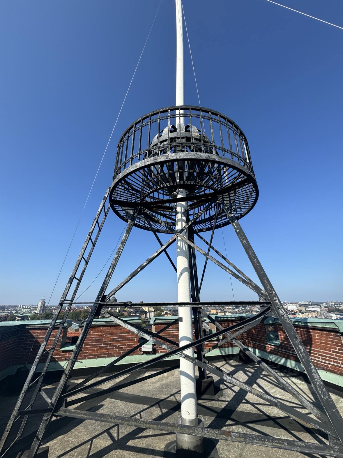 Signalmasten på före detta navigationsskolan på Stigberget i Stockholm.