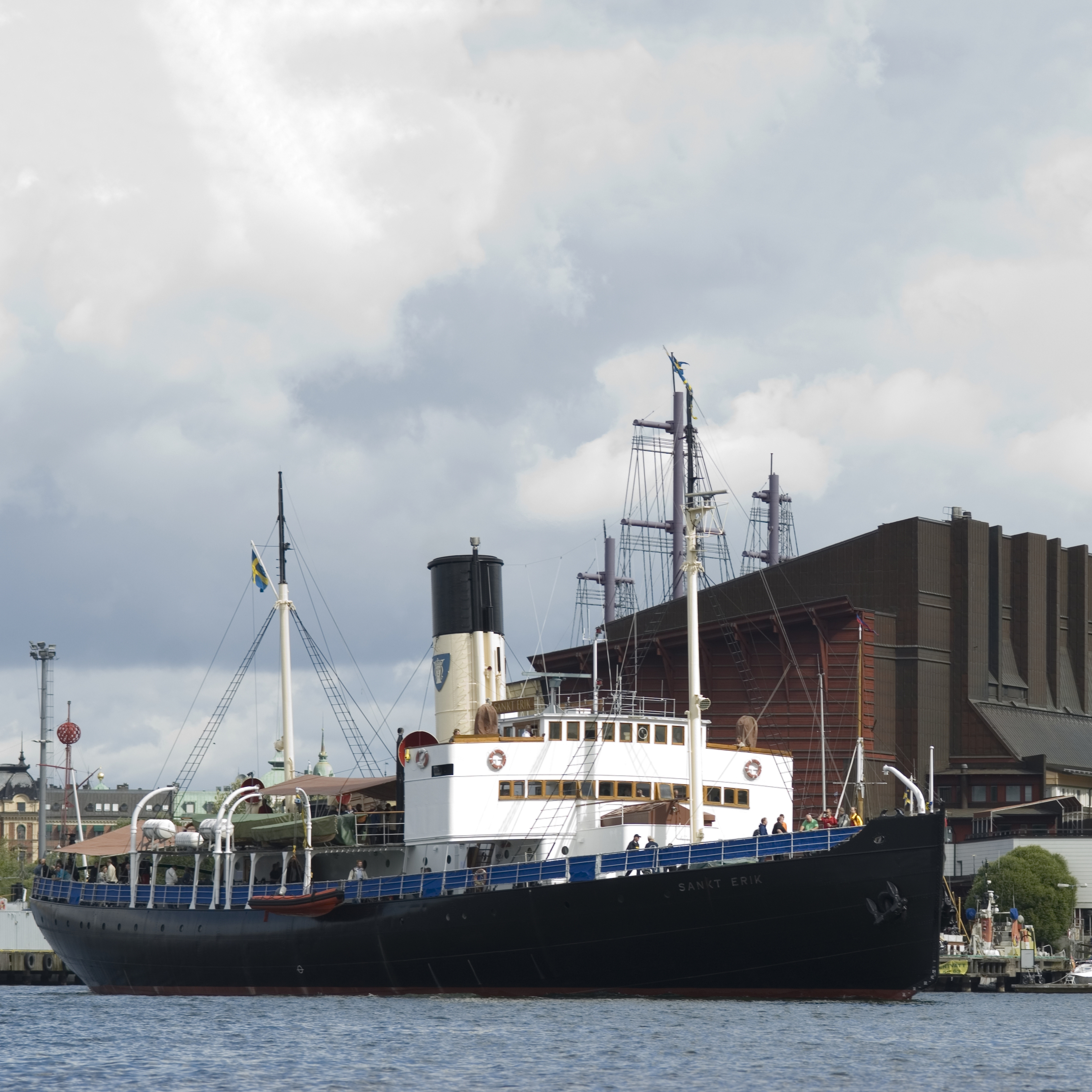 Sankt Erik utanför Vasamuseet 2007